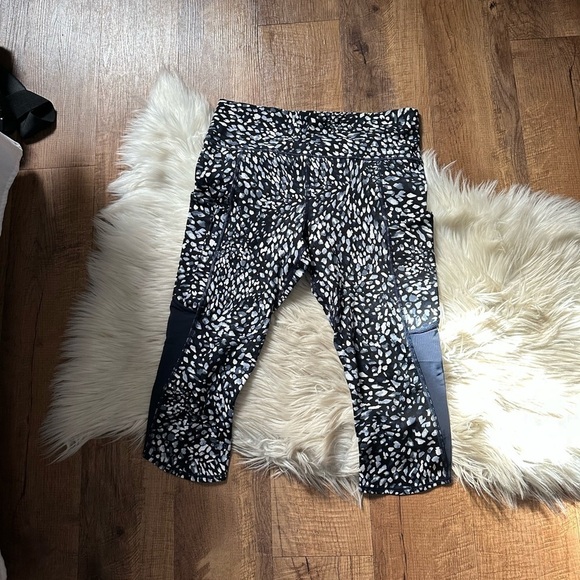 ATHLETA Spotty All In Crop Leggings - Picture 2 of 5